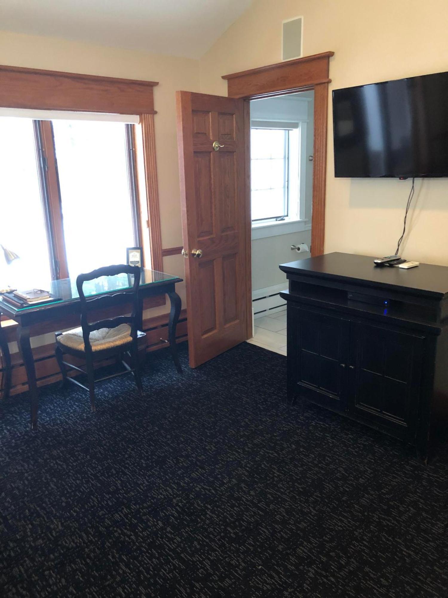Inn At Black Star Farms Suttons Bay Exterior photo